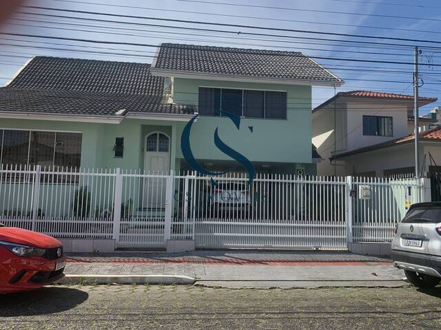 #1529 - Casa para Venda em Balneário Camboriú - SC - 2